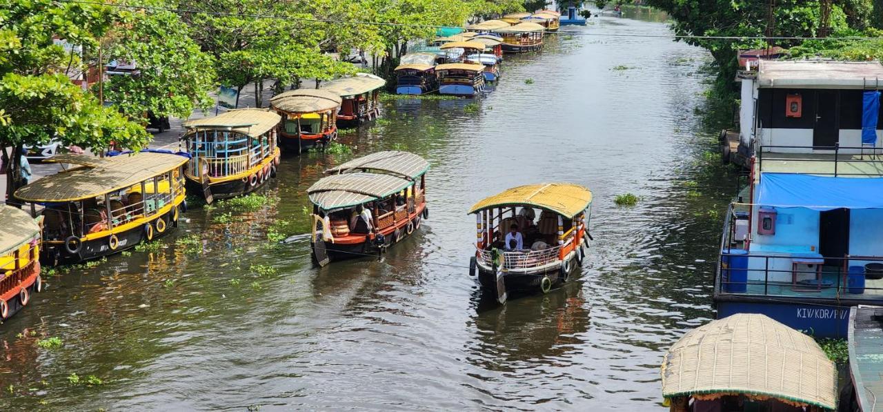 'Marari Johns Homestay' Mararikulam, Alappuzha Extérieur photo